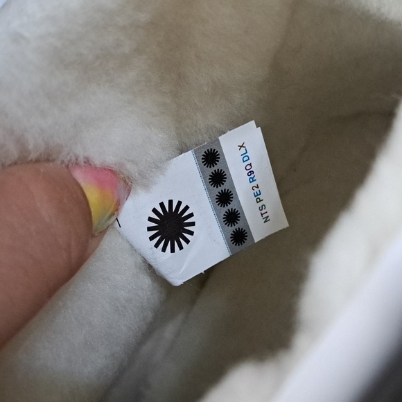 NEW UGG CLASSIC CLEAR WEATHER PROOF BOOTS $159 - Picture 14 of 15